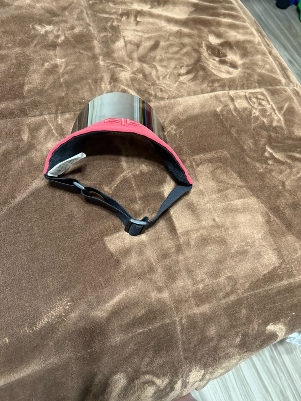 ALO Yoga Red and Black Visor with Embossed Logo - Picture 8 of 9